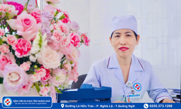 NỮ ĐIỀU DƯỠNG TẬN TÂM VỚI NGHỀ, HẾT LÒNG VÌ NGƯỜI BỆNH